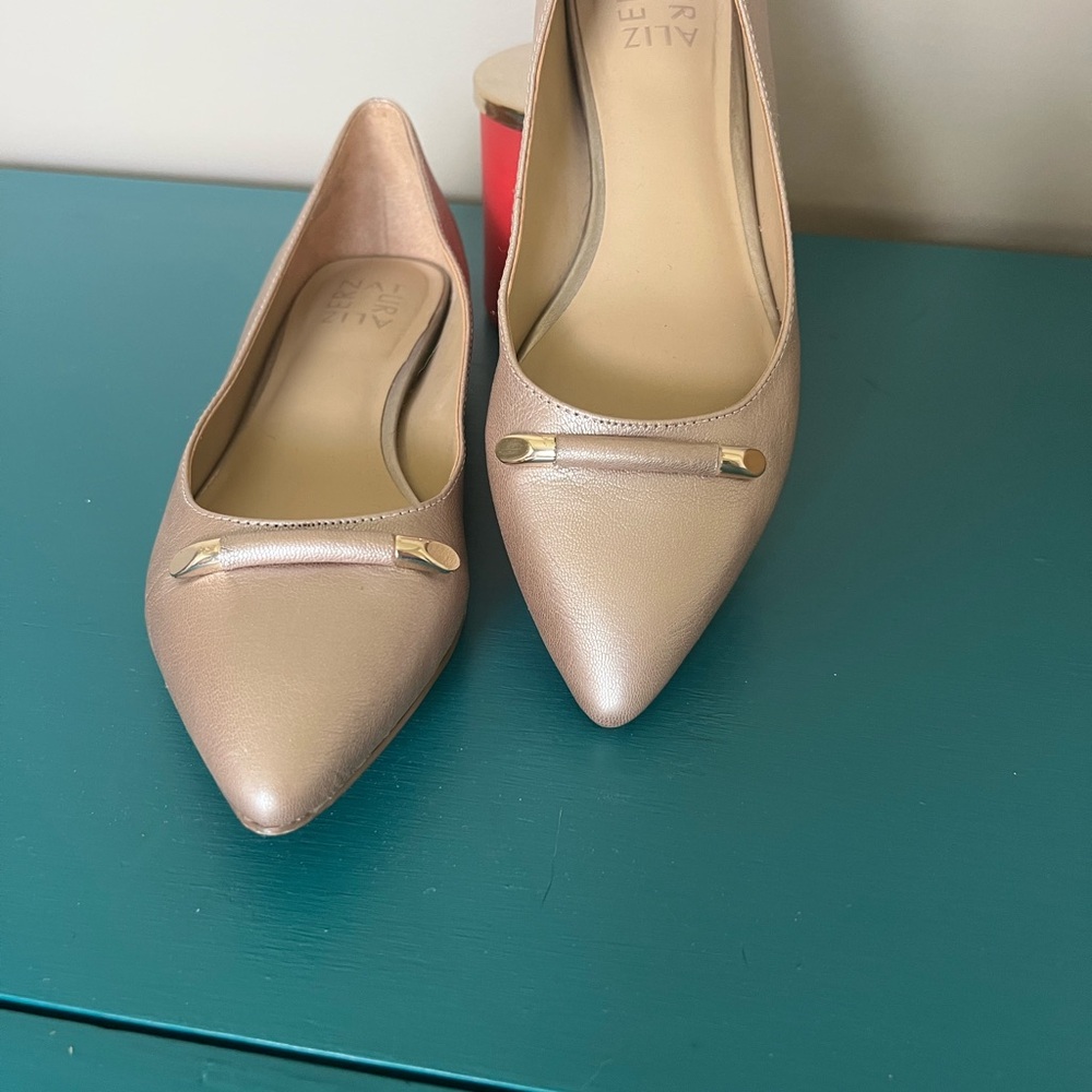 Naturalizer Tan Pointed-Toe Flats Classic Loafers